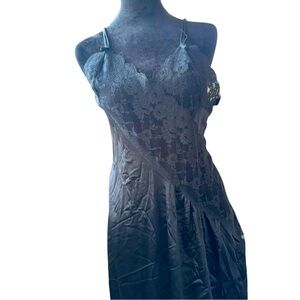 VTG 80s Whitchy/grunge midi length slip dress with‎ lace trip and open back sz m